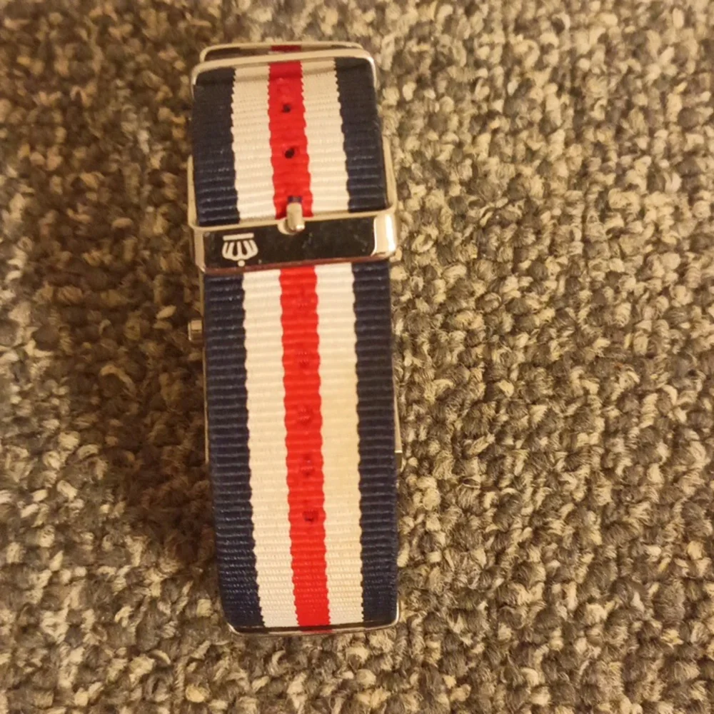 Guess Vintage red white blue nylon strap silver tone quare dial men's wa…